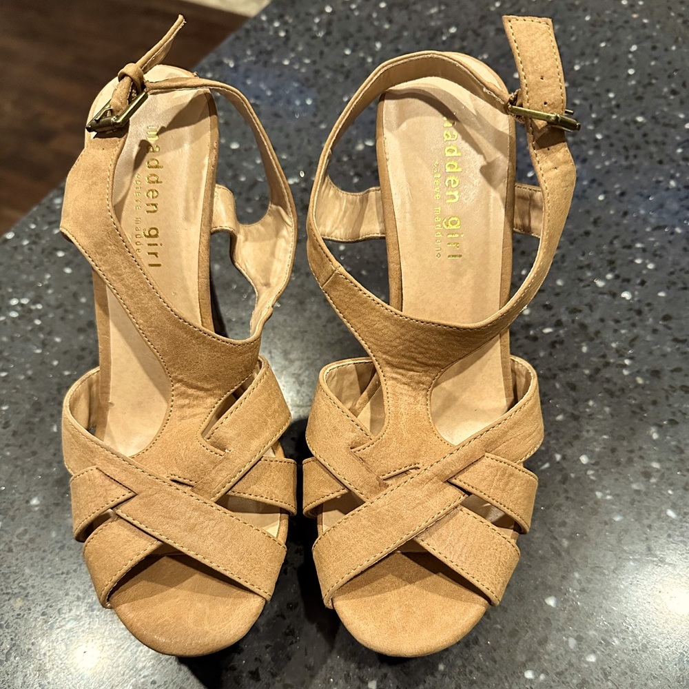 Madden girl peep toe tan platform stilettos 8